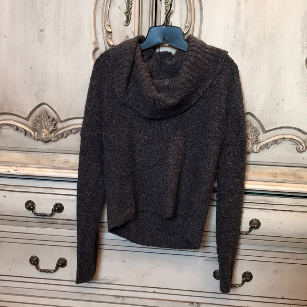 Mudd turtleneck sweater
